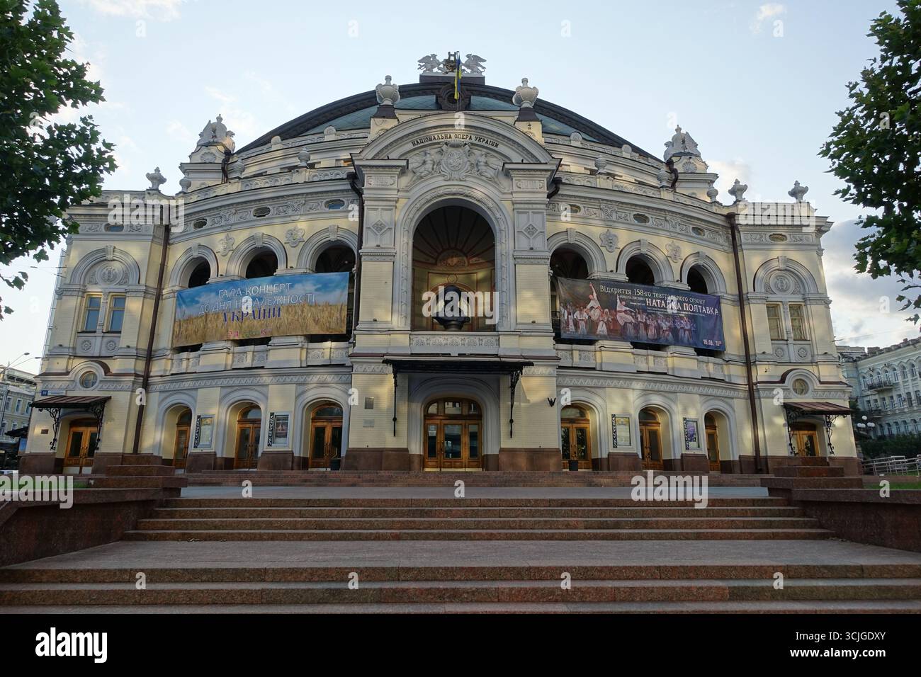 The kyiv Opera House in Ukraine continues to operate even during ...
