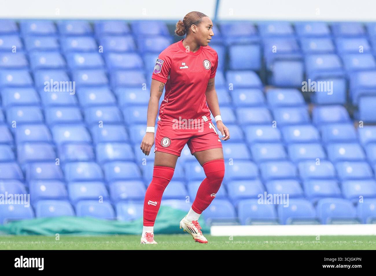 Knighthead Park, Birmingham on Sunday 7th September 2025. Bristol City's Lexi Lloyd-Smith prepares to move into space during the FA WSL2 match between Birmingham City and Bristol City at St Andrews @ Knighthead Park, Birmingham on Sunday 7th September 2025. (Photo: Stuart Leggett | MI News) Credit: MI News & Sport /Alamy Live News Stock Photo