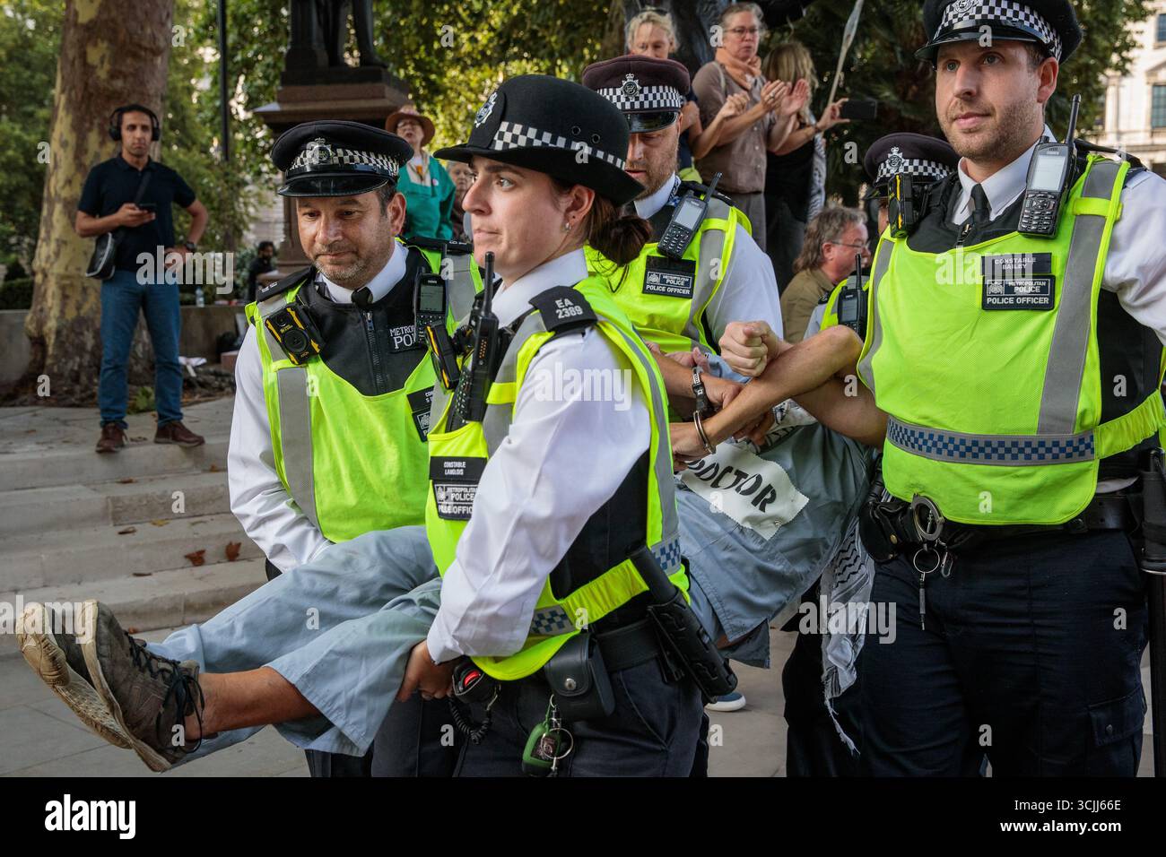 London, UK. 6th September, 2025. Metropolitan Police officers arrest a ...