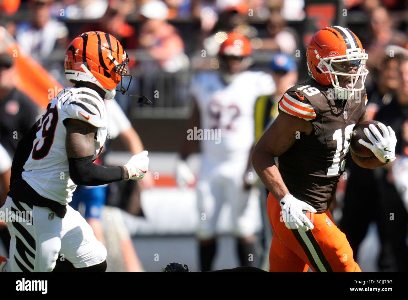cleveland-browns-wide-receiver-cedric-tillman-19-runs-after-a-catch