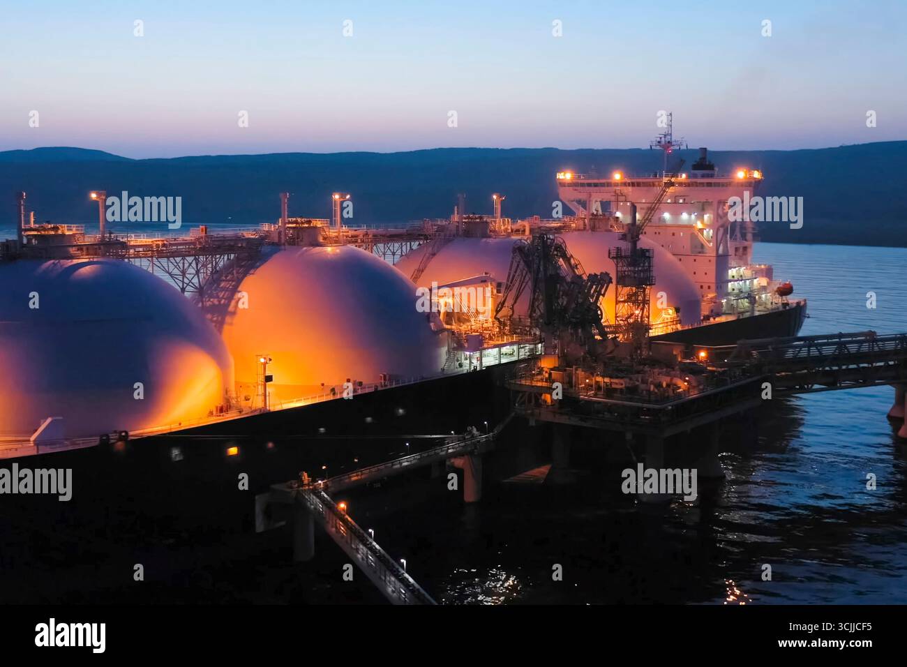 Liquefied natural gas terminal hi-res stock photography and images - Alamy