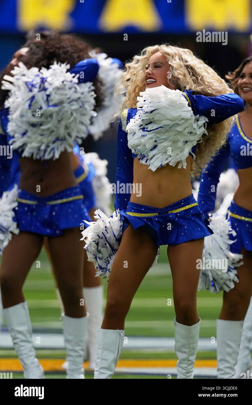 Los Angeles Rams cheerleaders perform before an NFL football game ...
