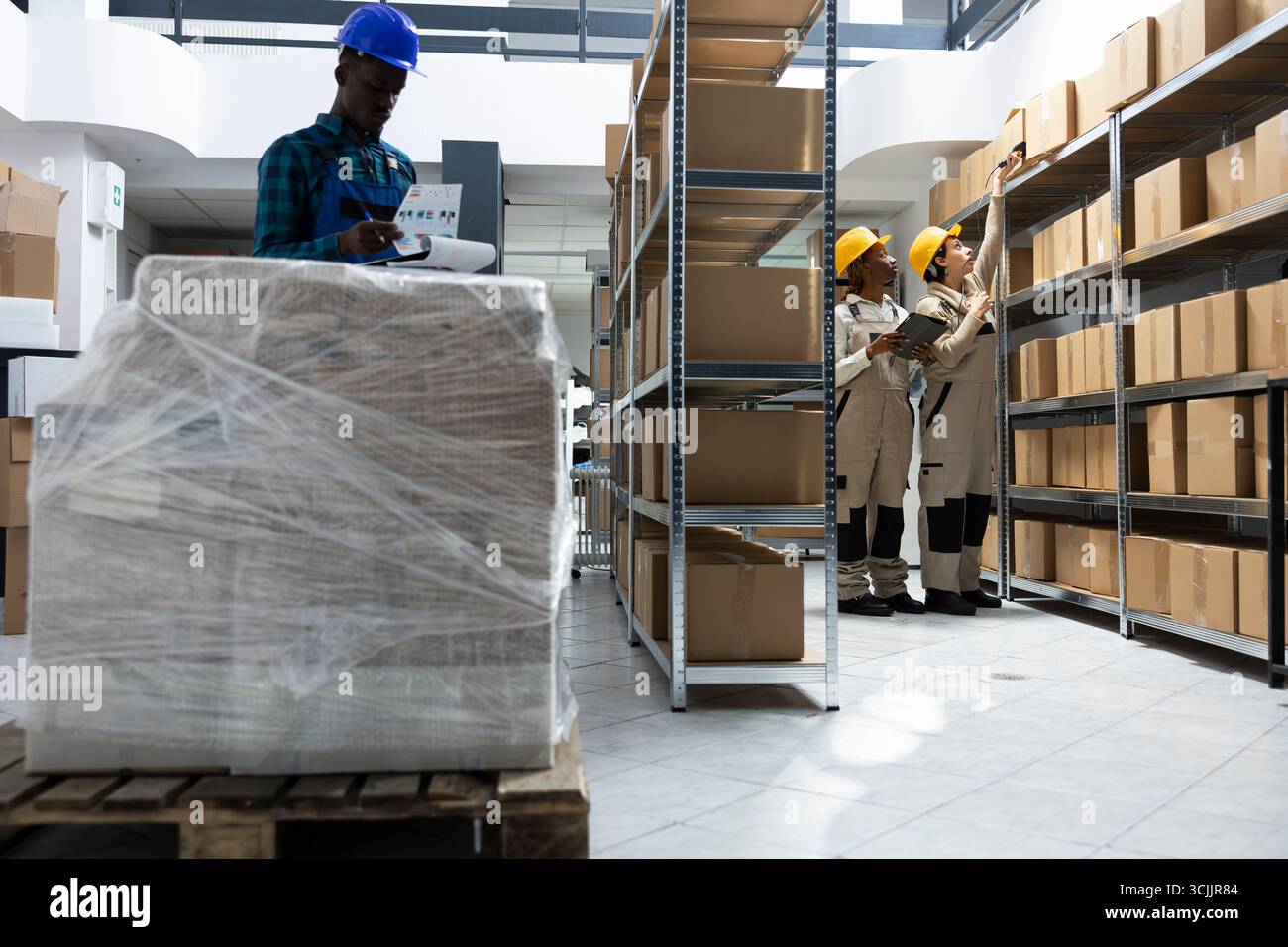 Labour Tasks Staff performing manual labor hi-res stock photography and images - Alamy