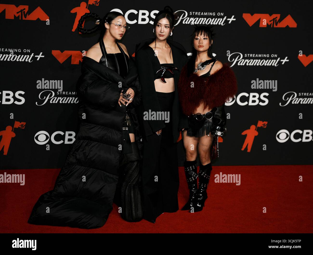 Elmont United States 07th Sep 2025 L R Audrey Nuna EJAE And REI Elmont United States 07th Sep 2025 L R Audrey Nuna Ejae And Rei Ami Arrive On The Red Carpet At The 2025 Mtv Video Music Awards Vmas At The Ubs Arena In Elmont New York On Sunday September 07 2025 Photo By Angelina Katsanisupi Credit Upialamy Live News 3CJK5TP 