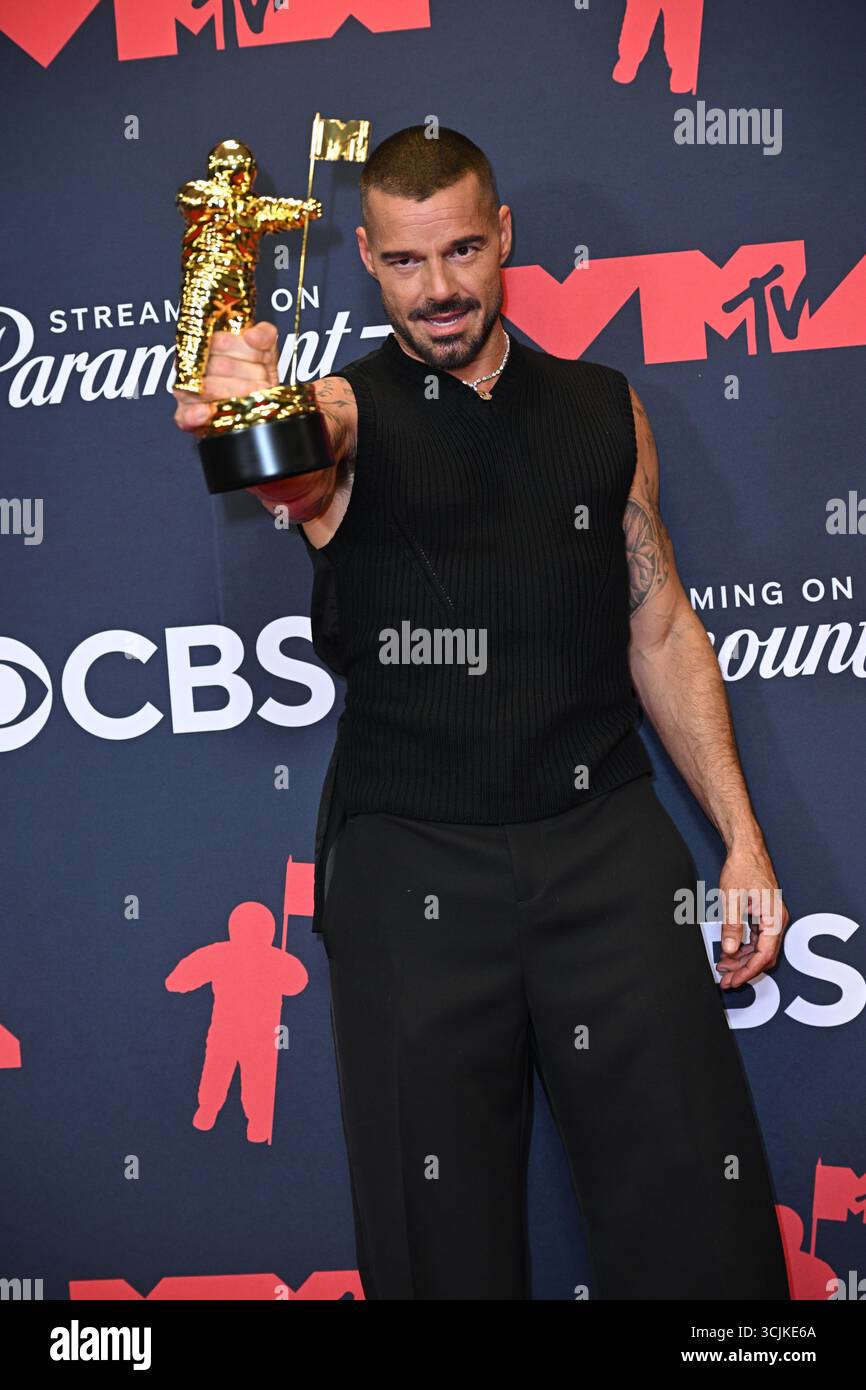 Ricky Martin with the Latin Icon Award in the press room at the MTV ...