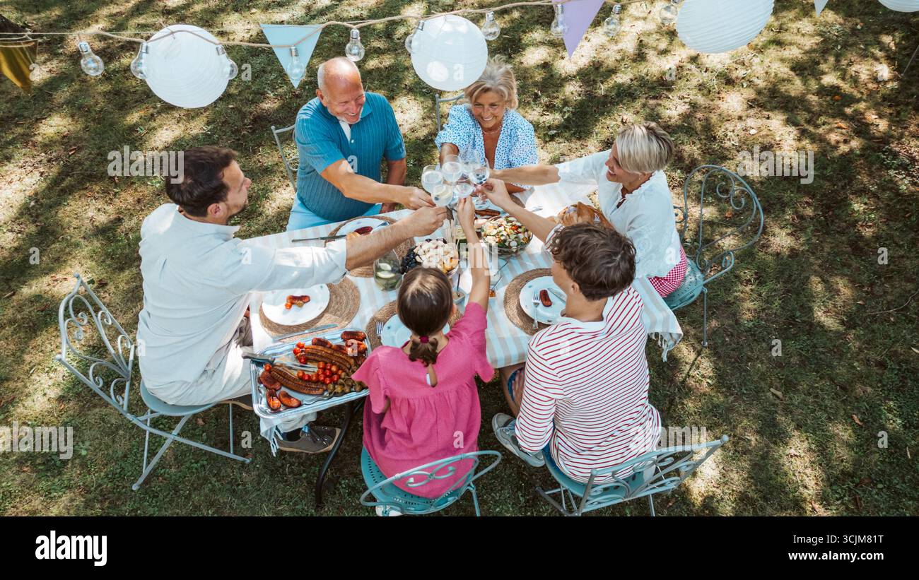 Indian family picnic table hi-res stock photography and images - Alamy