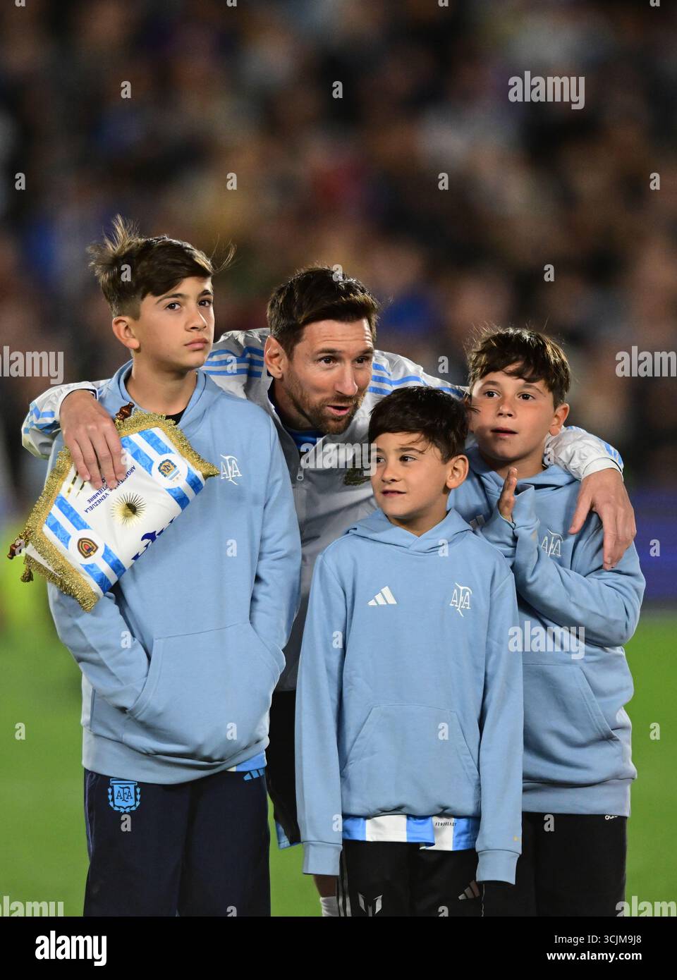Lionel messi and thiago messi hi-res stock photography and images - Alamy, image size:960x1390