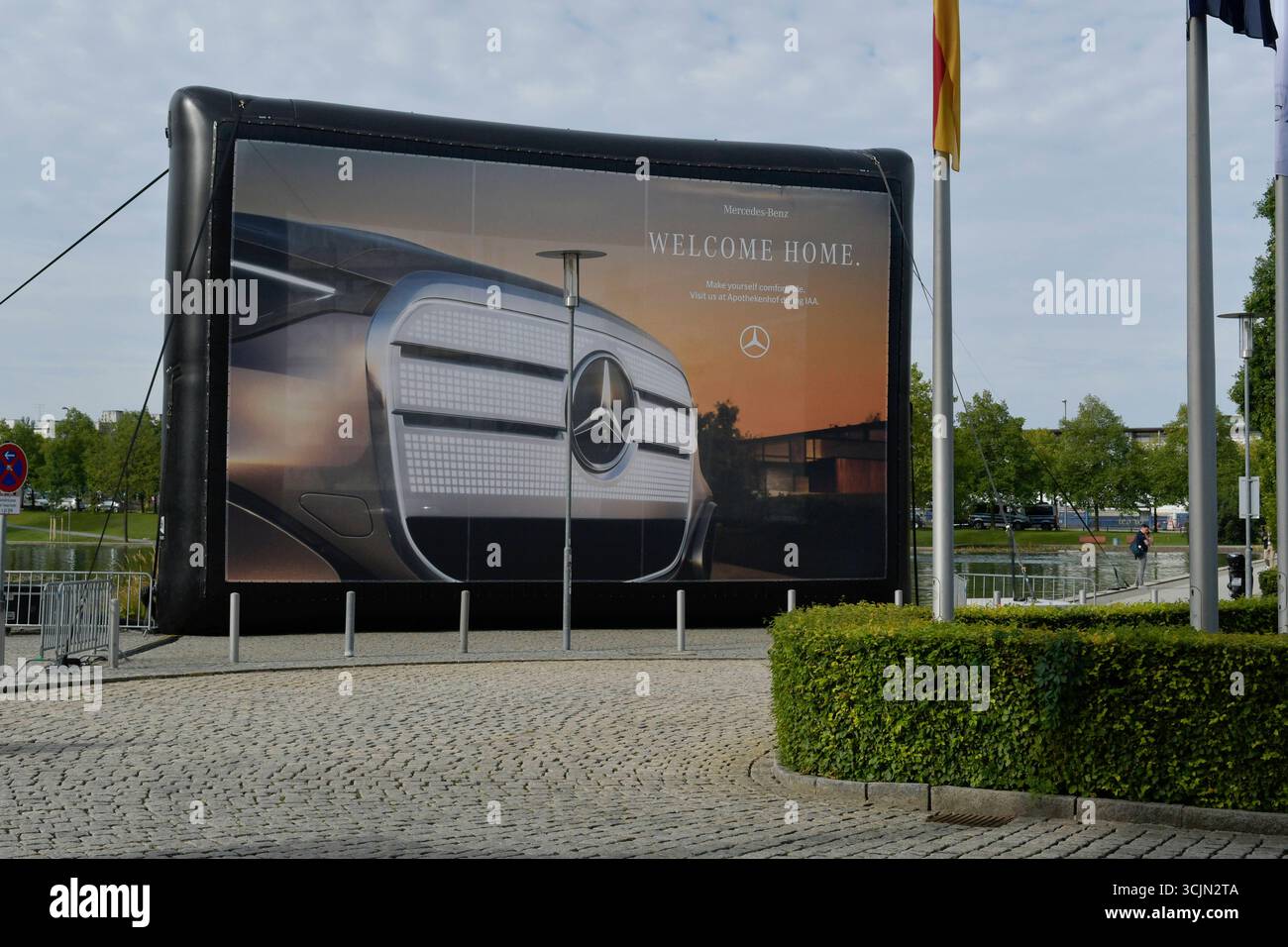 Mercedes Benz Werbung im Eingangsbereich der IAA Mobility 2025 Mercedes ...