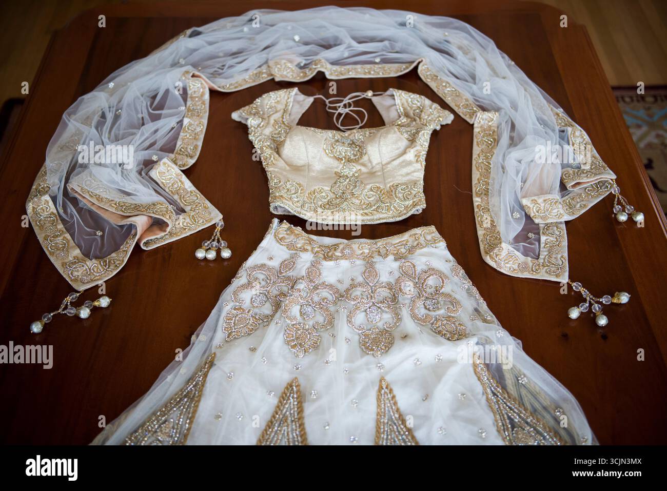 Indian bridal wedding hi-res stock photography and images - Alamy Indian bridal wedding hi-res stock photography and images - Alamy
