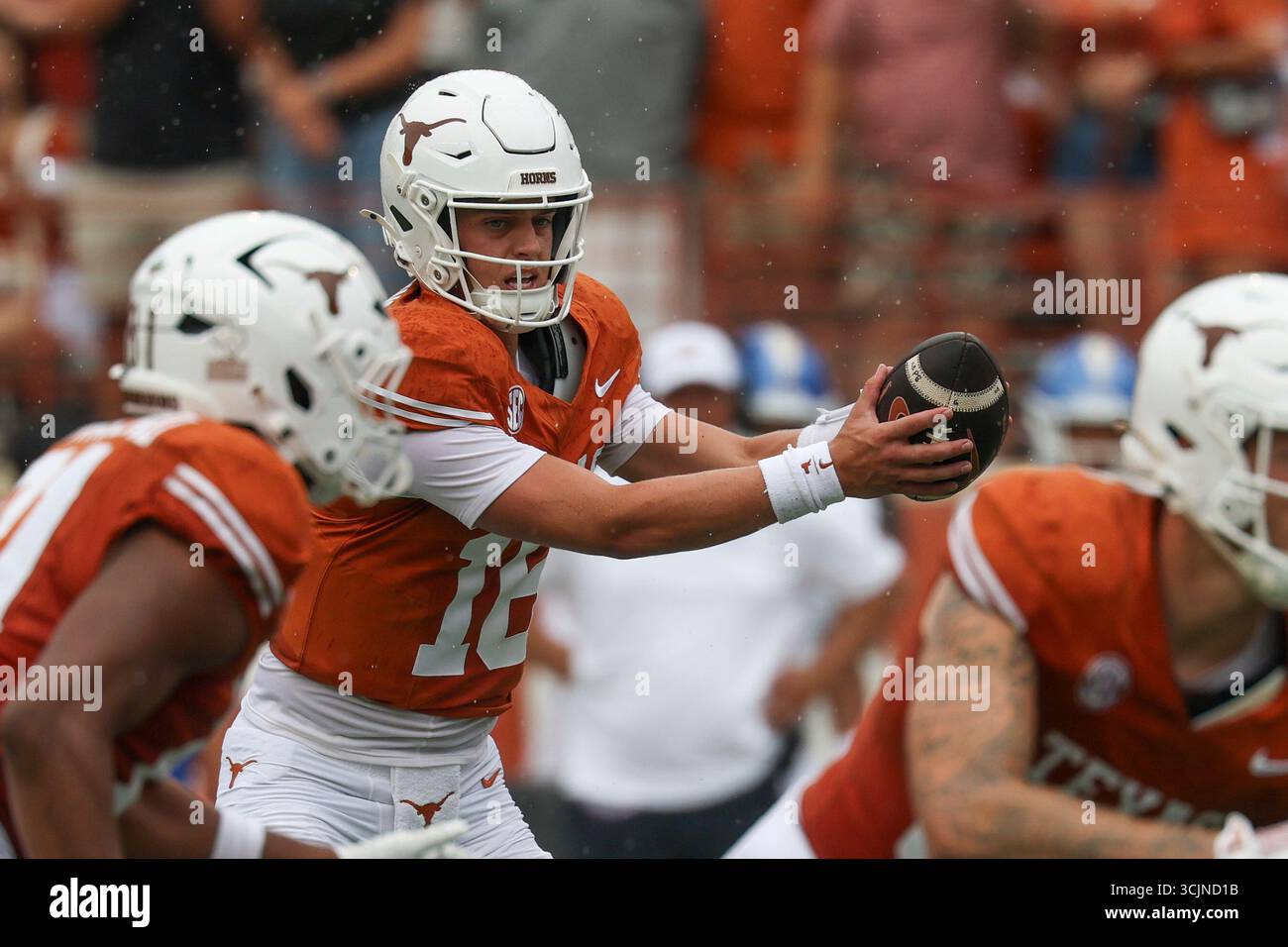 AUSTIN, TX - SEPTEMBER 06: Quarterback Arch Manning #16 of the Texas ...