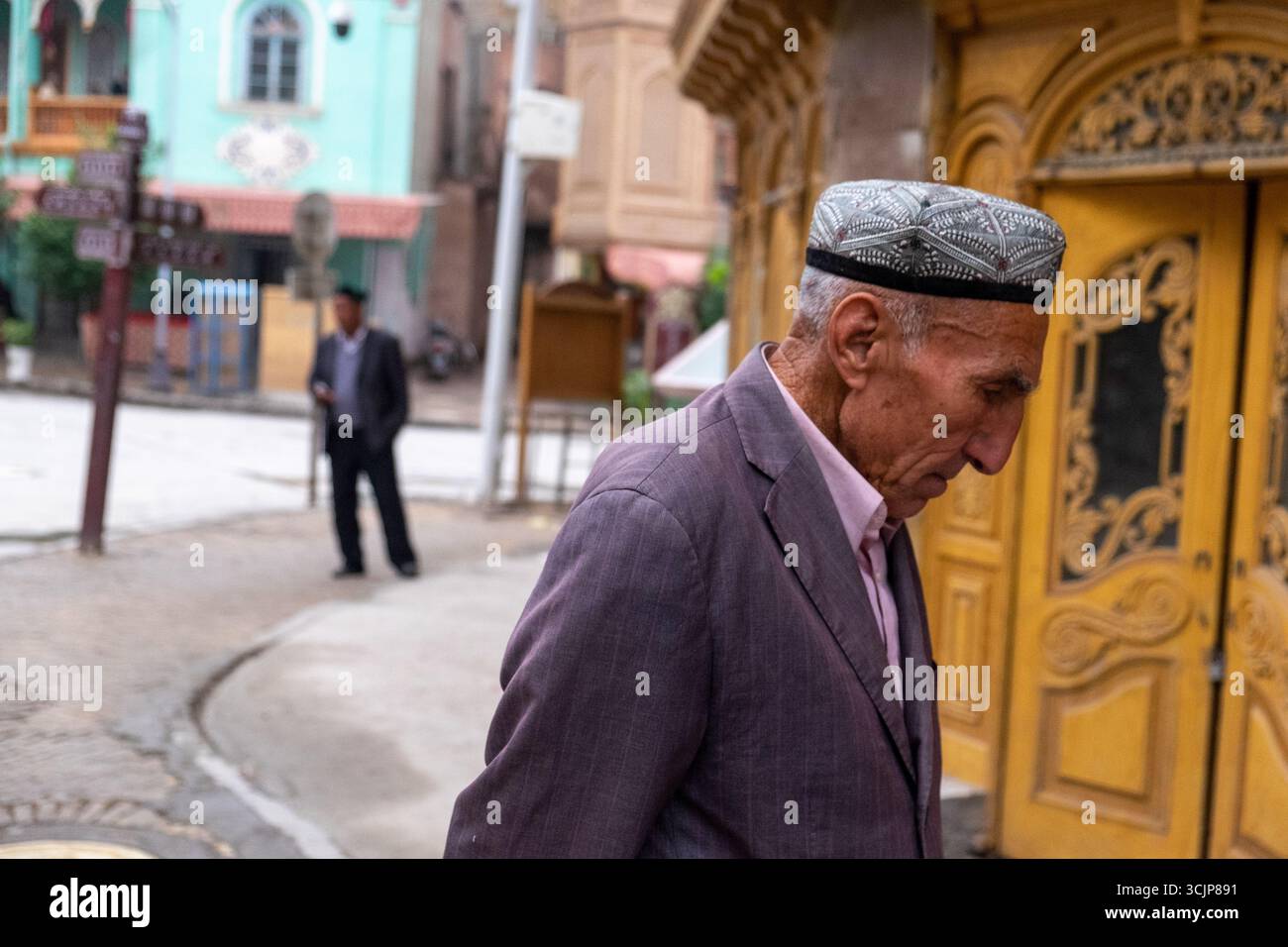 U oglining xotinini u bilan jinsiy aloqa qilishga undagan (porno onlayn) Xotin qaroqchini sikadi