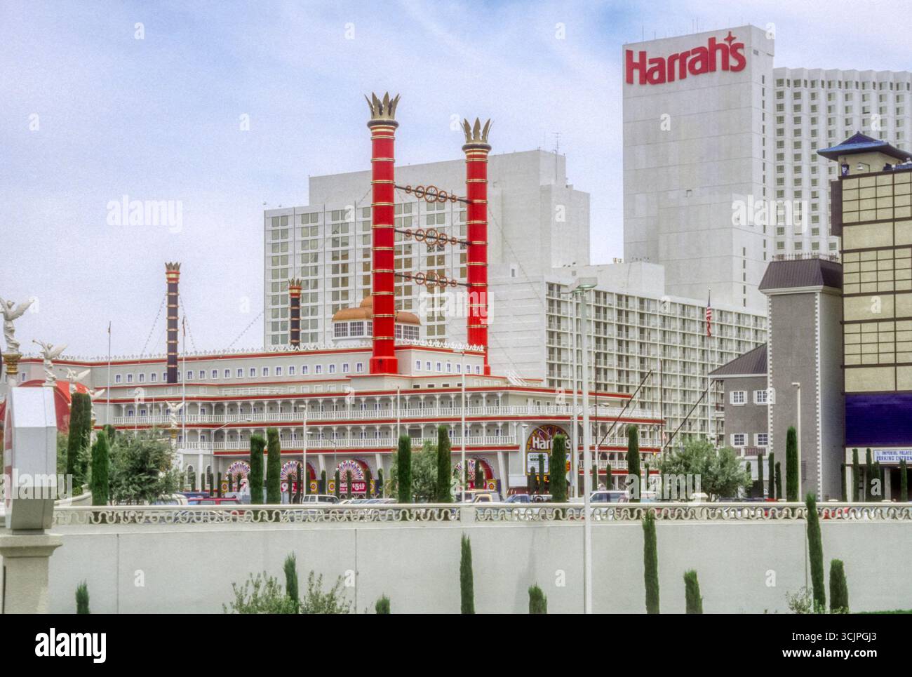 Harrahs on strip las vegas hi-res stock photography and images - Page 2 -  Alamy, image size:1300x965
