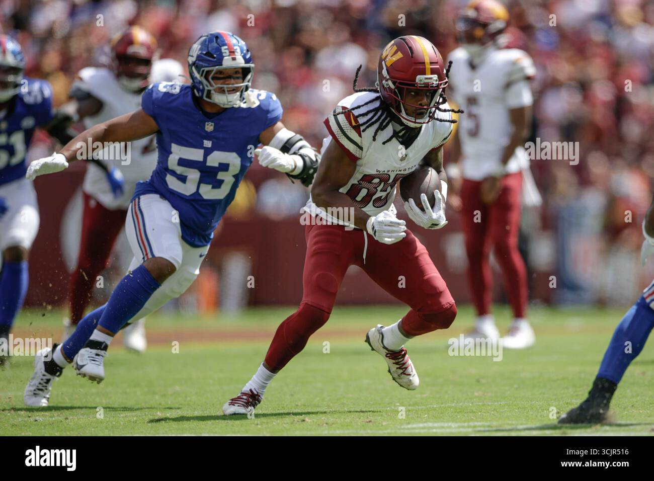 September 7 2025 Landover Maryand United States Washington September 7 2025 Landover Maryand United States Washington Commanders Wide Receiver Noah Brown 85 Makes A Reception And Turns To Run With The Ball In The Second Quarter During An Nfl Game Against The New York Giants On Sunday September 7 2025 At The Northwest Stadium The Commanders Beat The Giants 21 6 Credit Image Kim Hukarizuma Press Wire Editorial Usage Only! Not For Commercial Usage! 3CJR516 