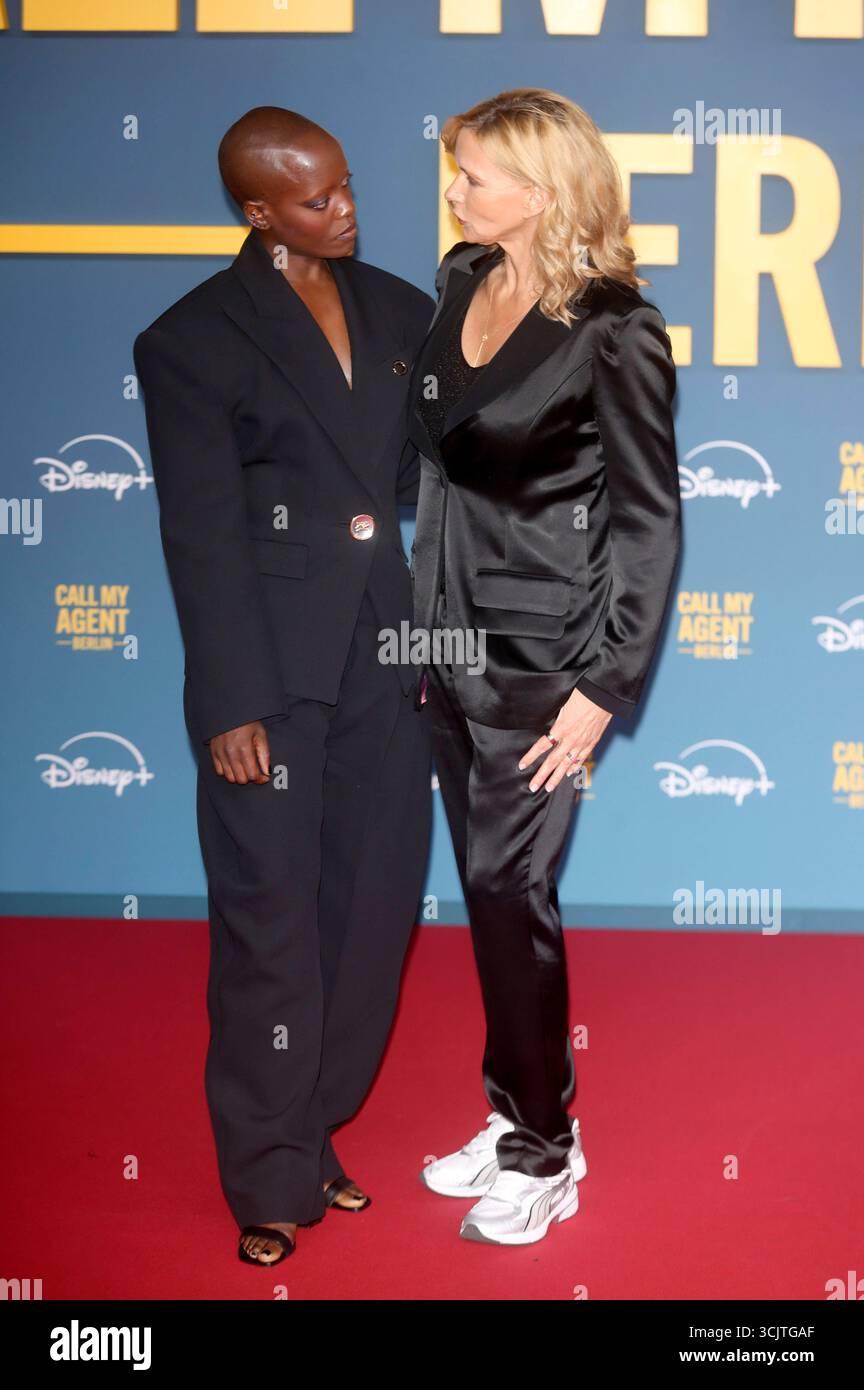 florence-kasumba-und-veronica-ferres-bei-der-premiere-der-disney-serie