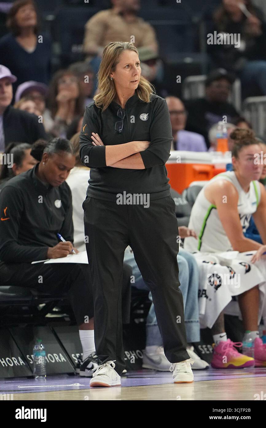 Minnesota Lynx head coach Cheryl Reeves staring at the referee during ...