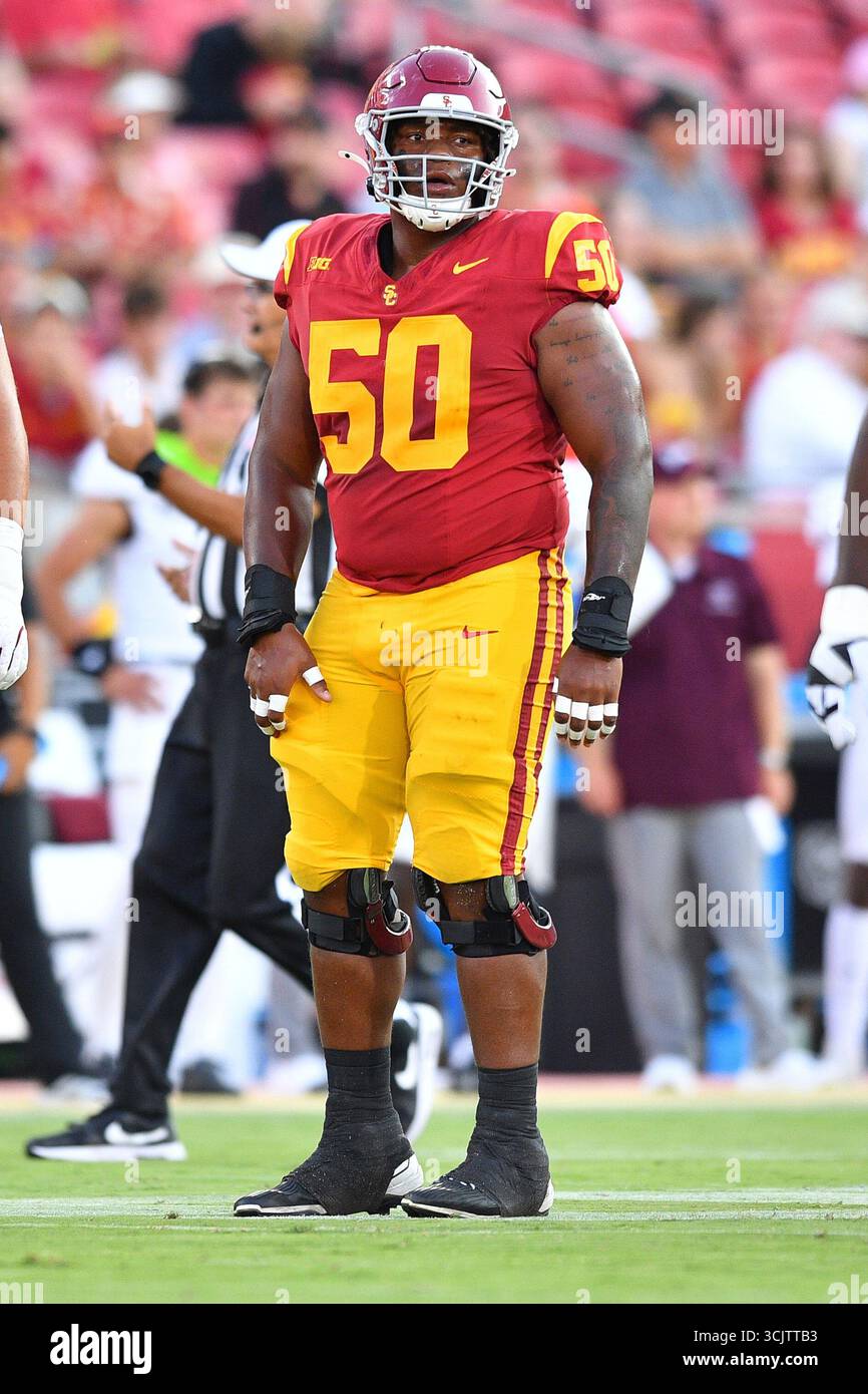 LOS ANGELES, CA - AUGUST 30: USC Trojans offensive lineman J'Onre Reed ...