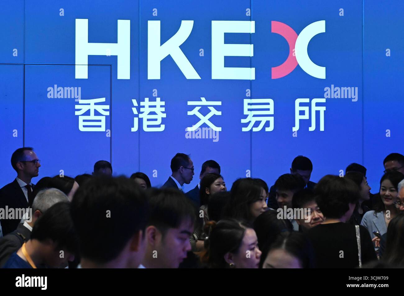 Hong Kong Debuts Eight Exchange-Traded Funds Hong Kong Debuts Eight Exchange-Traded Funds