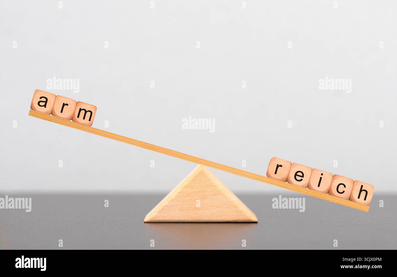 Armut und Reichtum Armut und Reichtum im Ungleichgewicht *** Poverty and wealth Poverty and wealth in imbalance Stock Photo