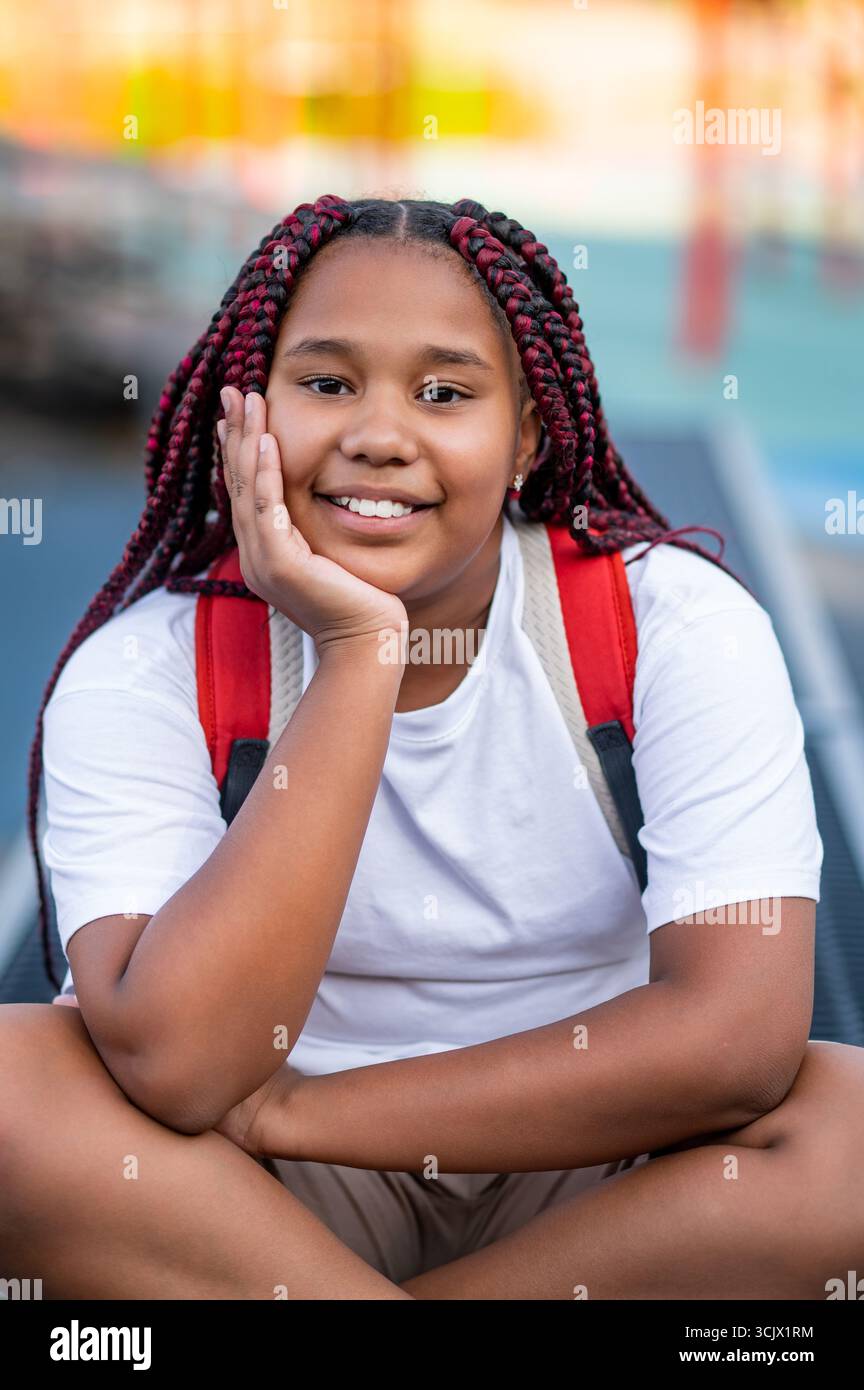 Girl sitting legs crossed hi-res stock photography and images - Alamy