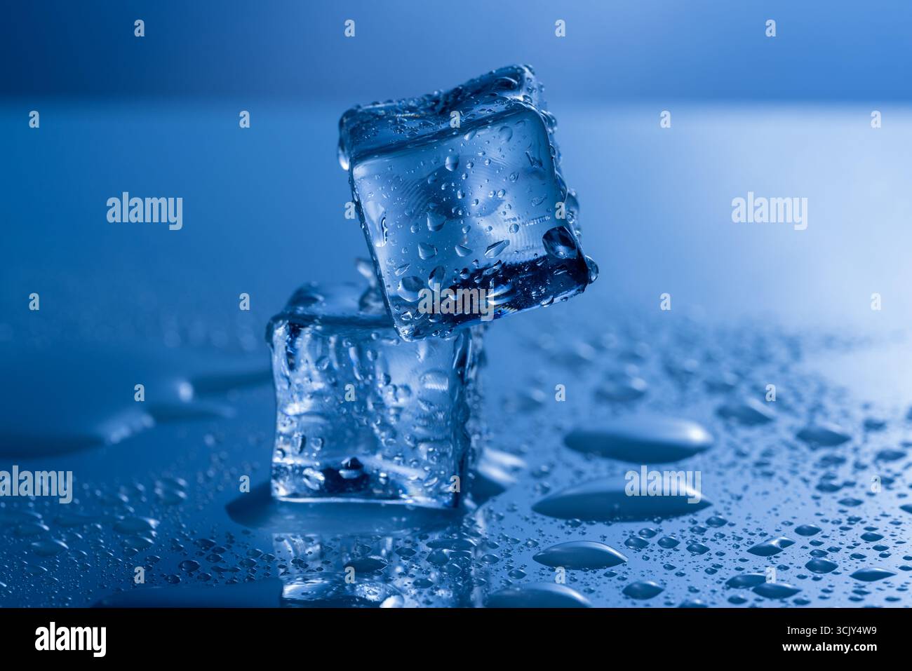 Stacked melting ice cubes hi-res stock photography and images - Alamy, image size:1300x957