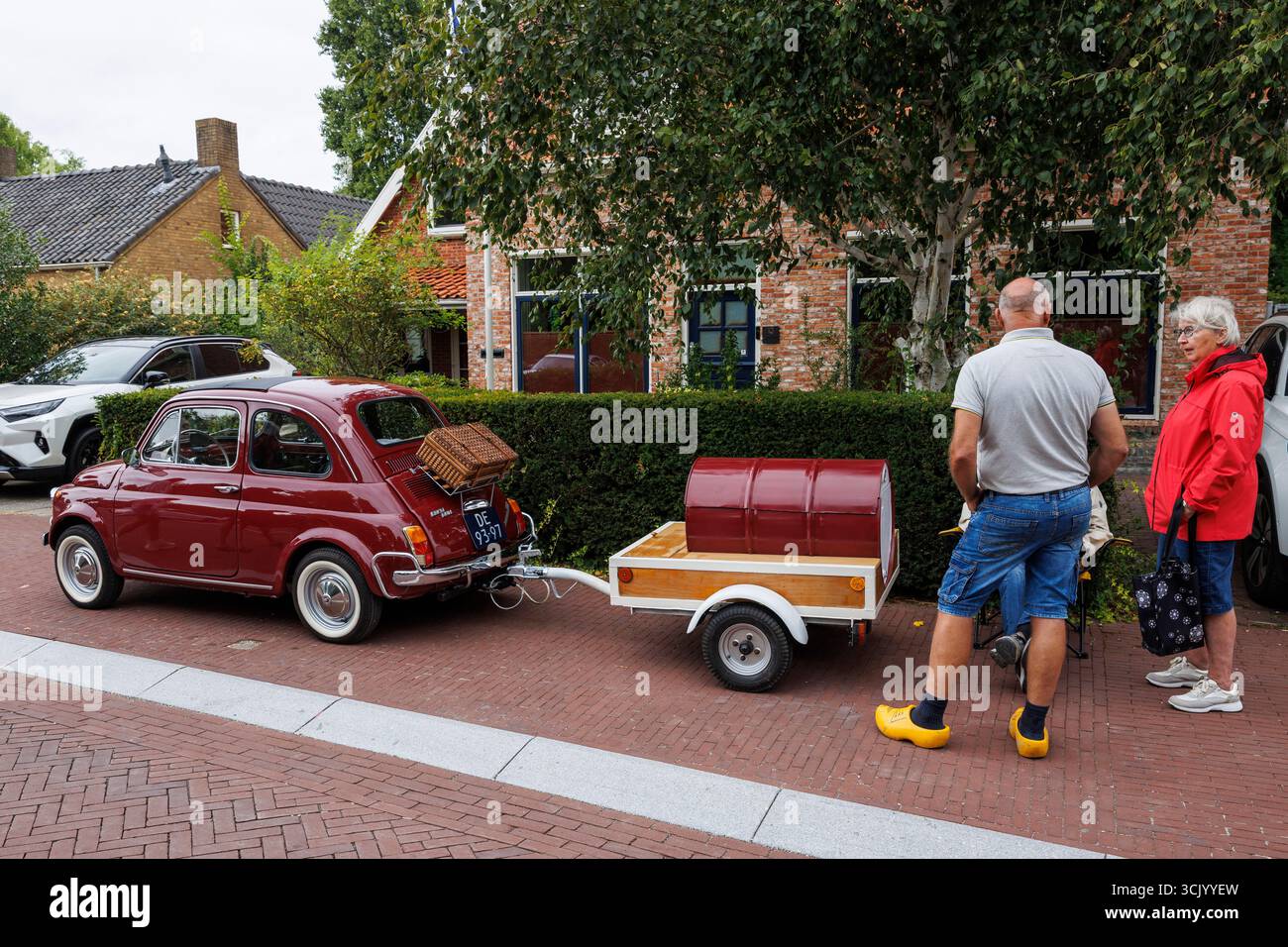 classic vehicle meet in Oostkapelle, old Fiat 500 with self-built trailer, Walcheren, Zeeland, Netherlands.  Oldtimertreffen in Oostkapelle, alter Fia Stock Photo