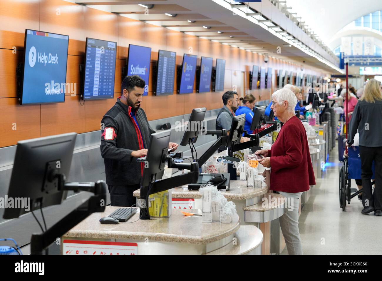 Southwest airlines counter hi-res stock photography and images - Alamy