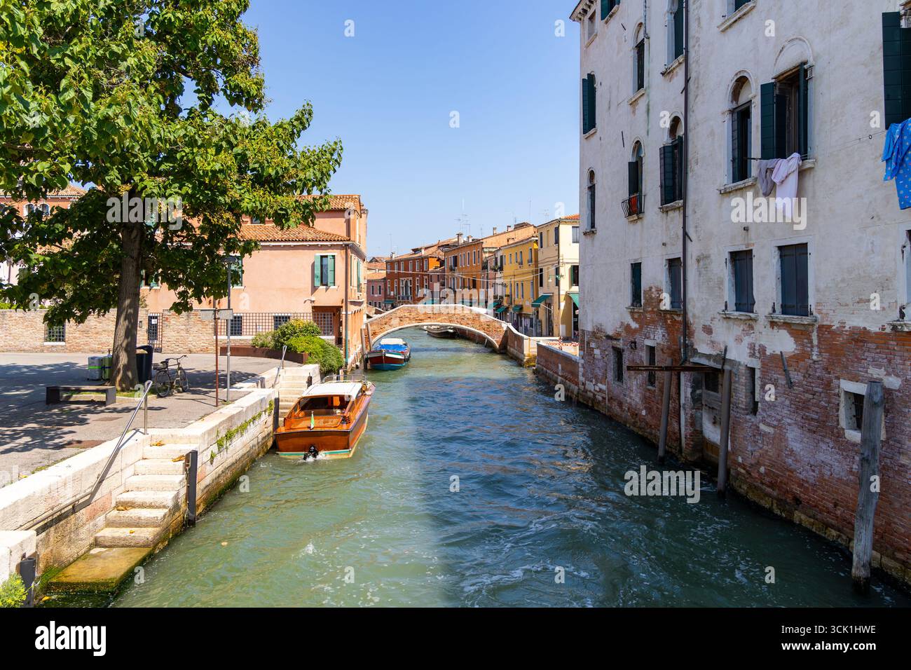 Venetian canal boats arched hi-res stock photography and images - Alamy