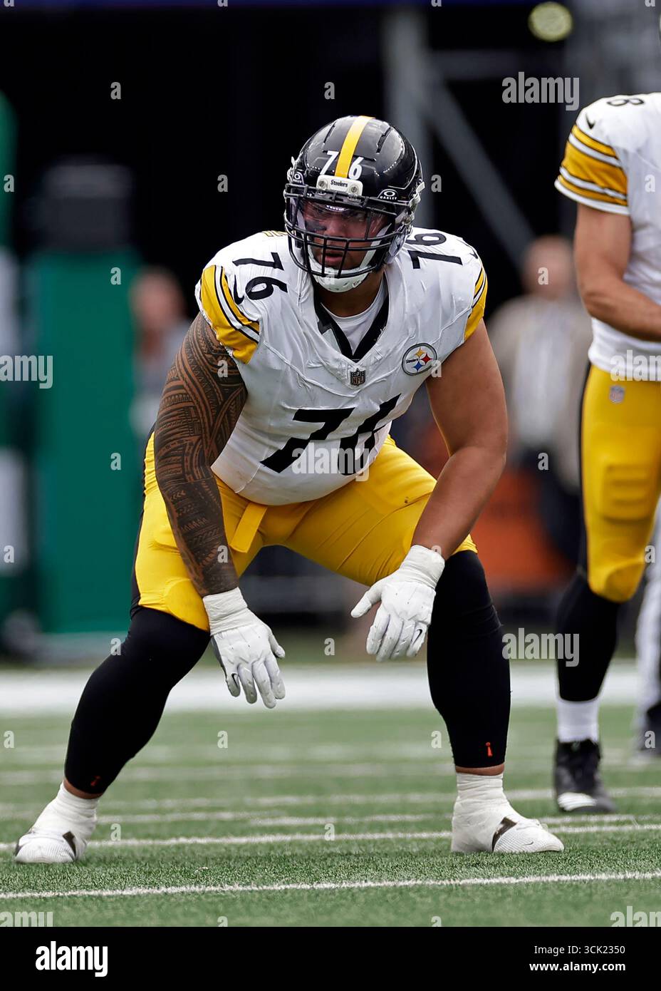 Pittsburgh Steelers offensive tackle Troy Fautanu (76) defends during ...