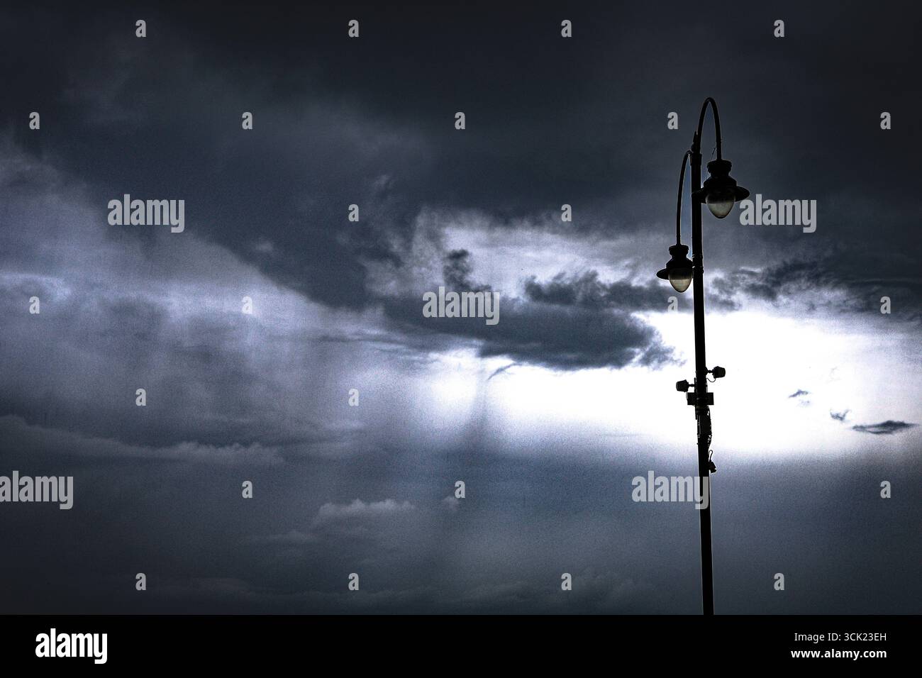Lamp post silhouette hi-res stock photography and images - Alamy