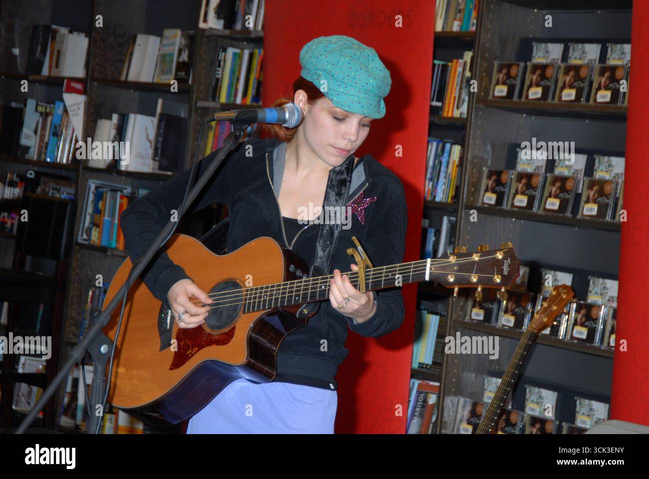 Holly Brook Performs at Borders Music & Book Store Columbus Circle in the Time Warner Center Building in New York City - 21 July 2006 Stock Photo