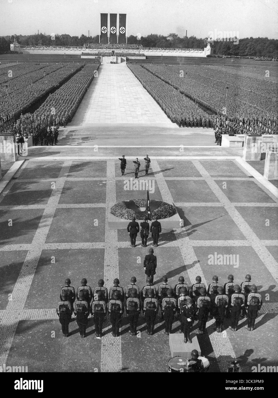Nuremberg rally adolf hitler nazi leader hi-res stock photography and ...