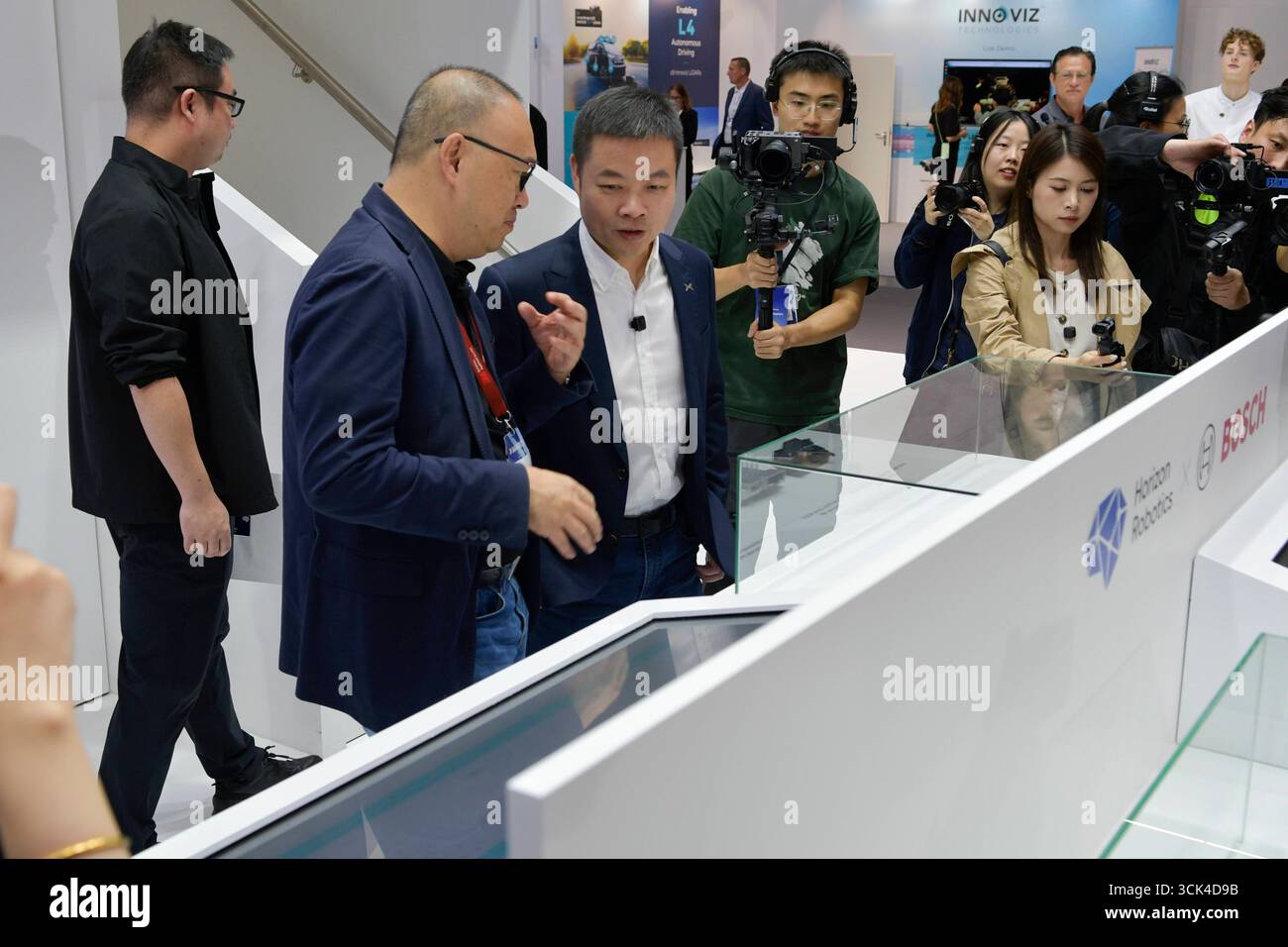 XPeng CEo He Xiaopeng auf IAA Messerundgang XPeng CEo He Xiaopeng auf IAA Messerundgang am eigenen Messestand von XPeng *** XPeng CEo He Xiaopeng at I Stock Photo