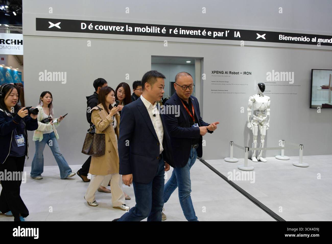 XPeng CEo He Xiaopeng auf IAA Messerundgang XPeng CEo He Xiaopeng auf IAA Messerundgang am eigenen Messestand von XPeng *** XPeng CEo He Xiaopeng at I Stock Photo