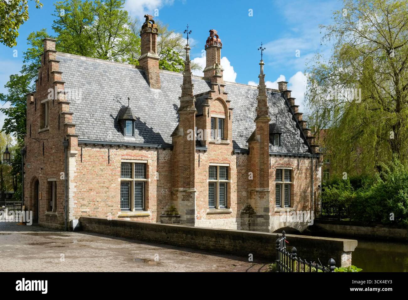 Old lock keeper house Stock Photo - Alamy