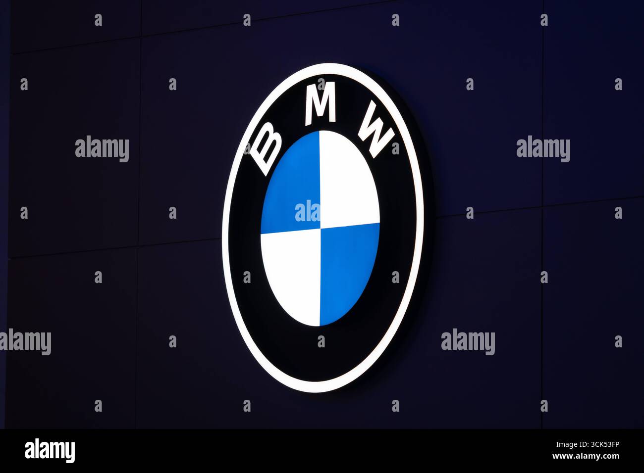 munich-bavaria-germany-september-9-2025-the-iconic-bmw-logo-at