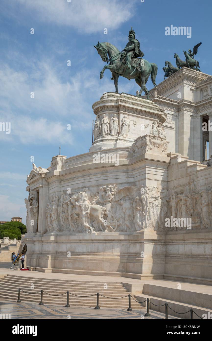 Rome italy statue roman king hi-res stock photography and images - Alamy