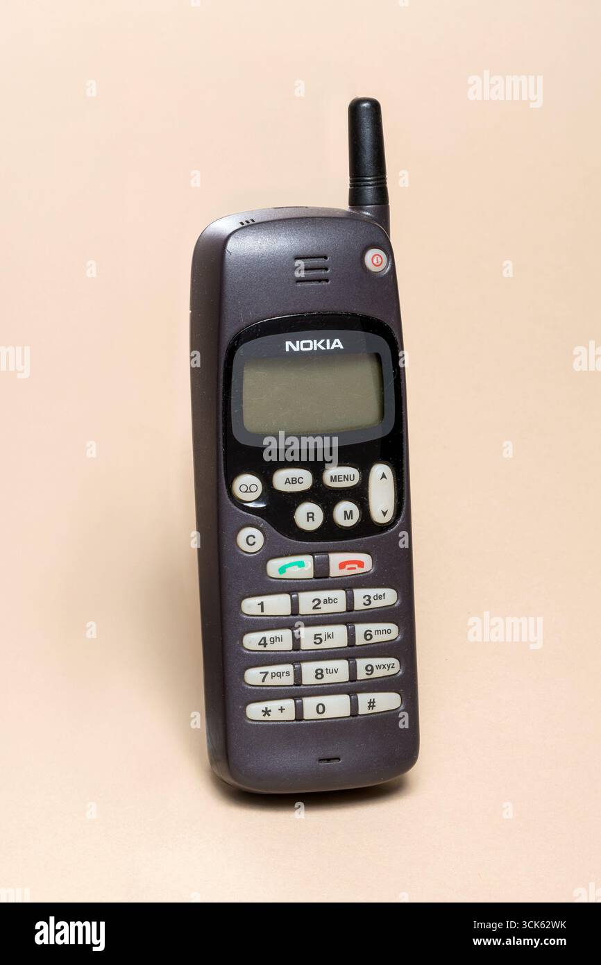 Nokia old retro mobile phone hi-res stock photography and images - Alamy, image size:866x1390