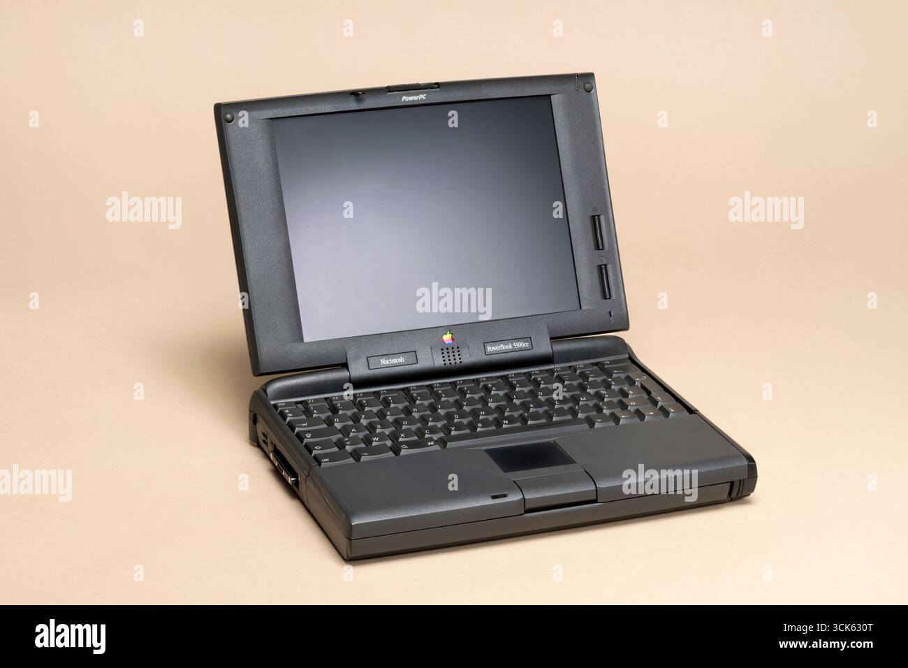 Apple macintosh 1995 hi-res stock photography and images - Alamy