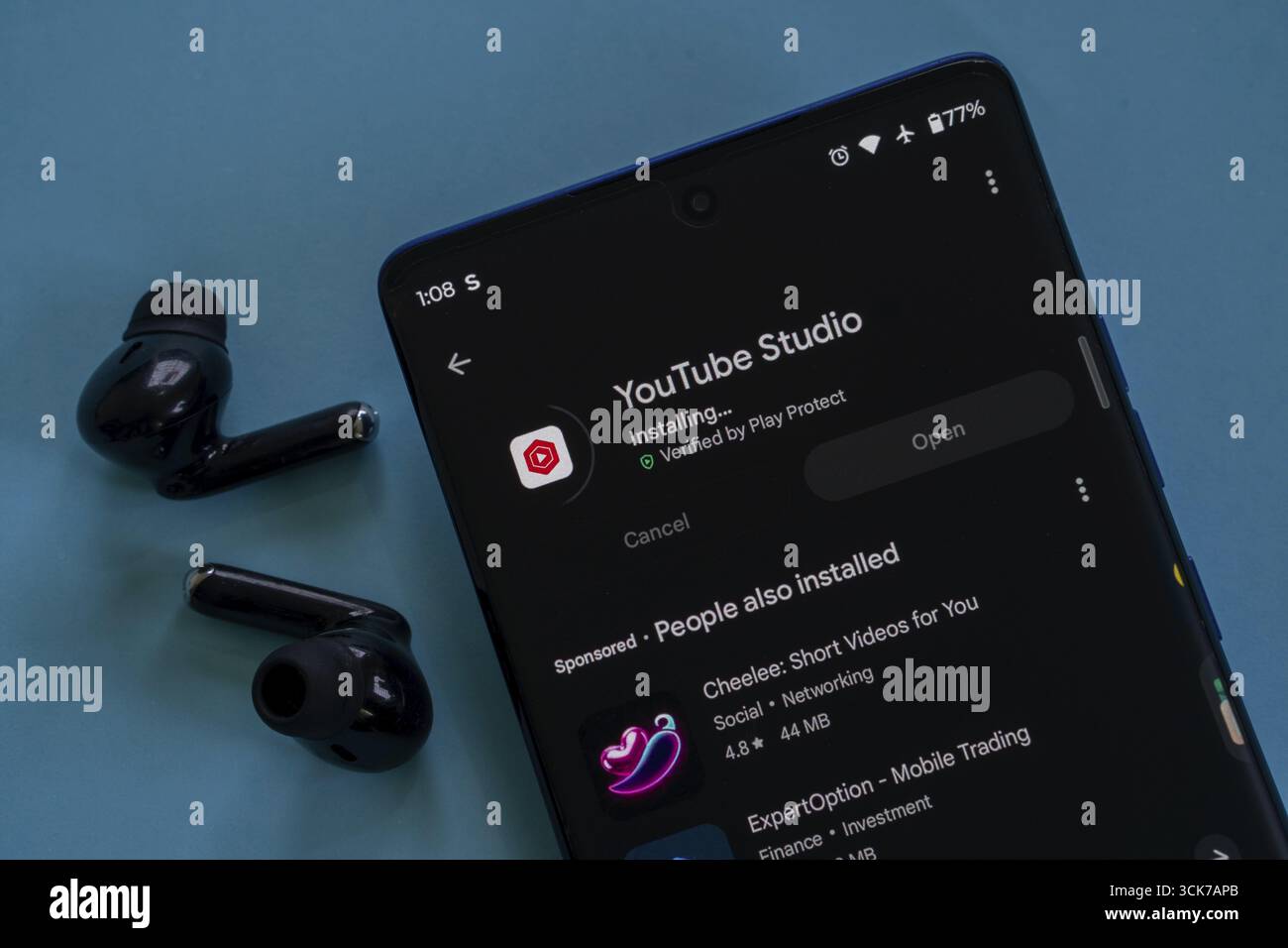 Installing app hi-res stock photography and images - Alamy