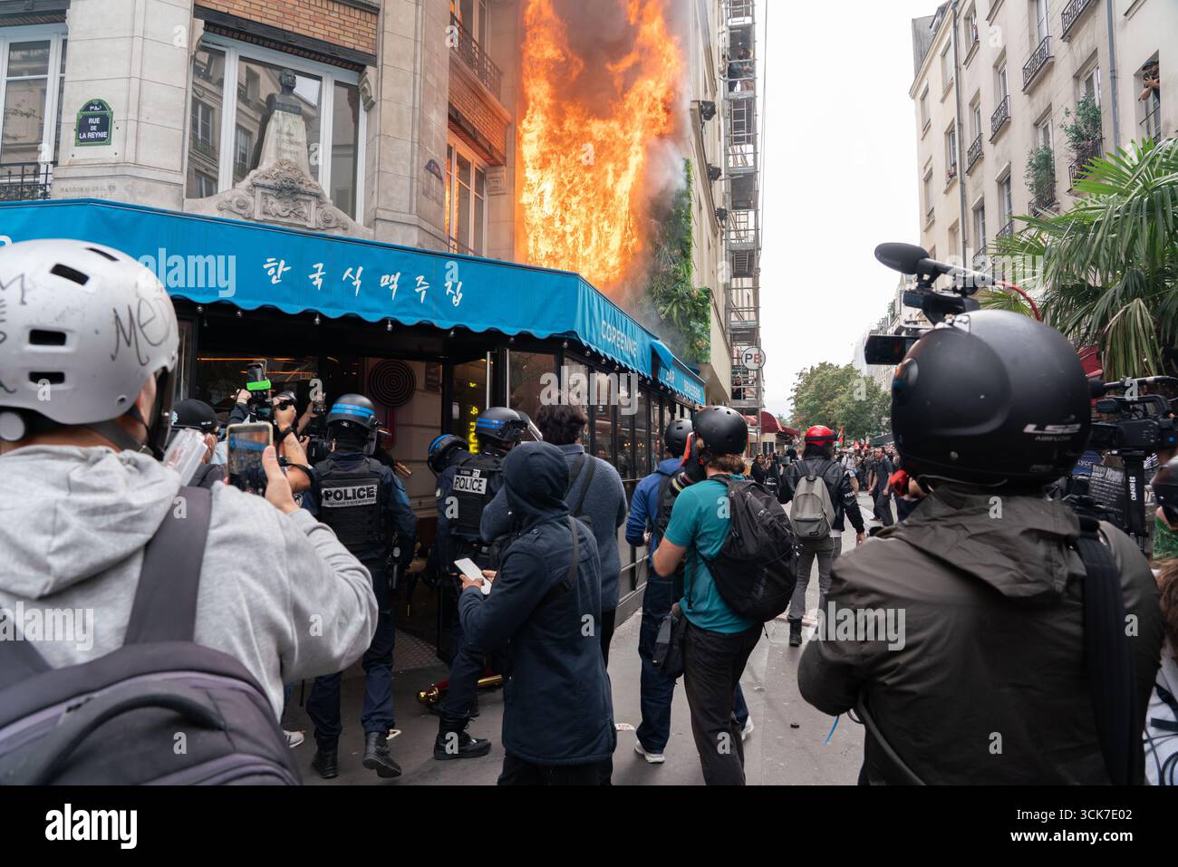 September 10, 2025, Paris, Paris, France, France: Riot police move ...