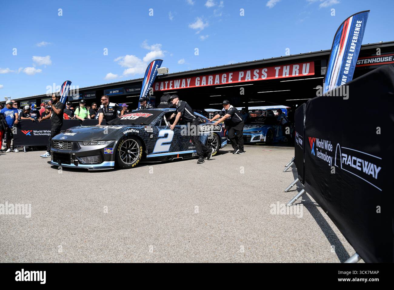 MADISON, IL - SEPTEMBER 06: The crew pushes the car of Austin Cindric ...
