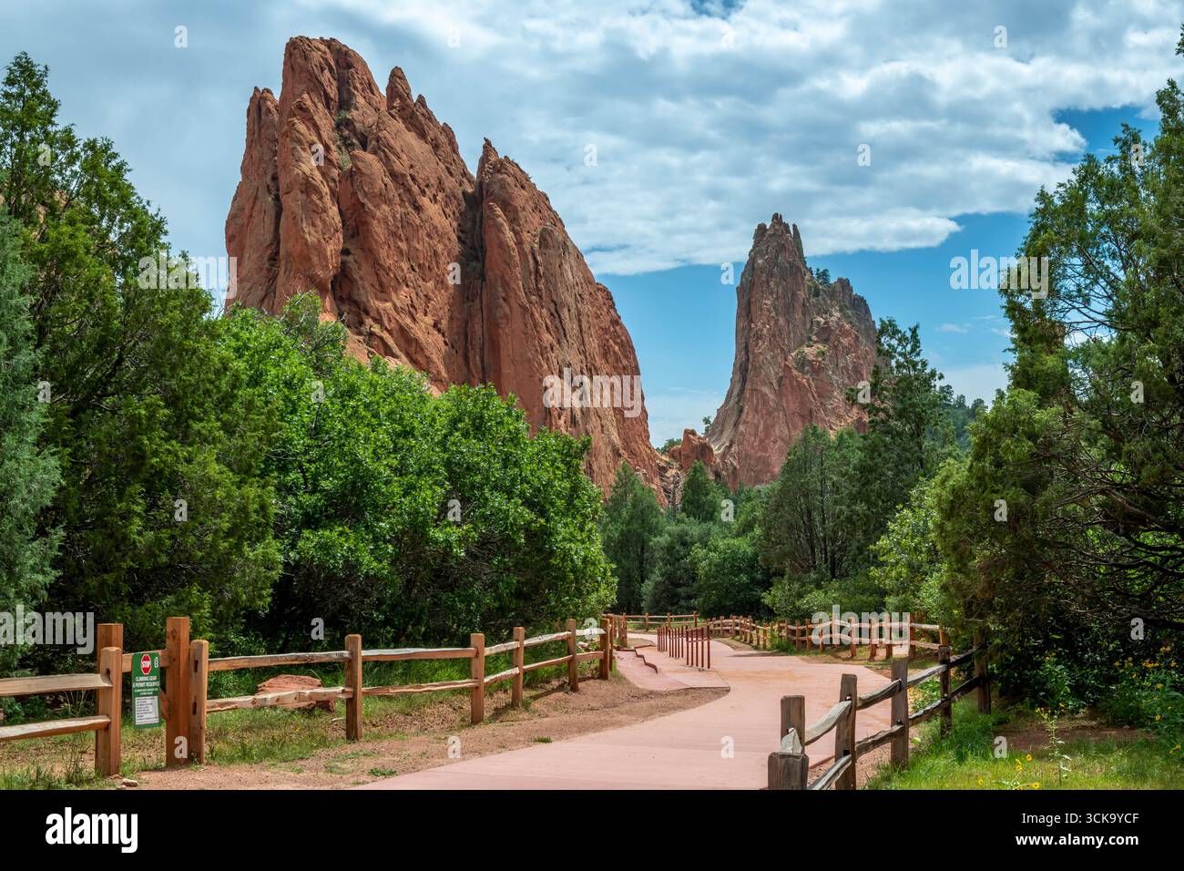 Garden of the gods hi-res stock photography and images - Alamy