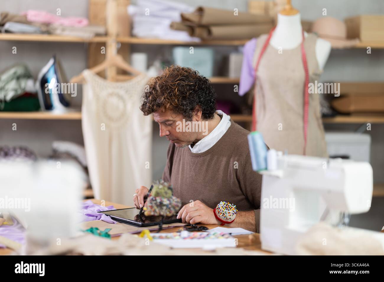 Man tailor makes pattern using tablet Stock Photo