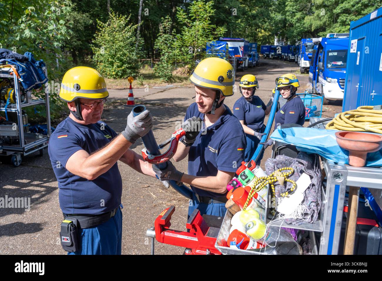 Dtablish Establish scale hi-res stock photography and images - Alamy