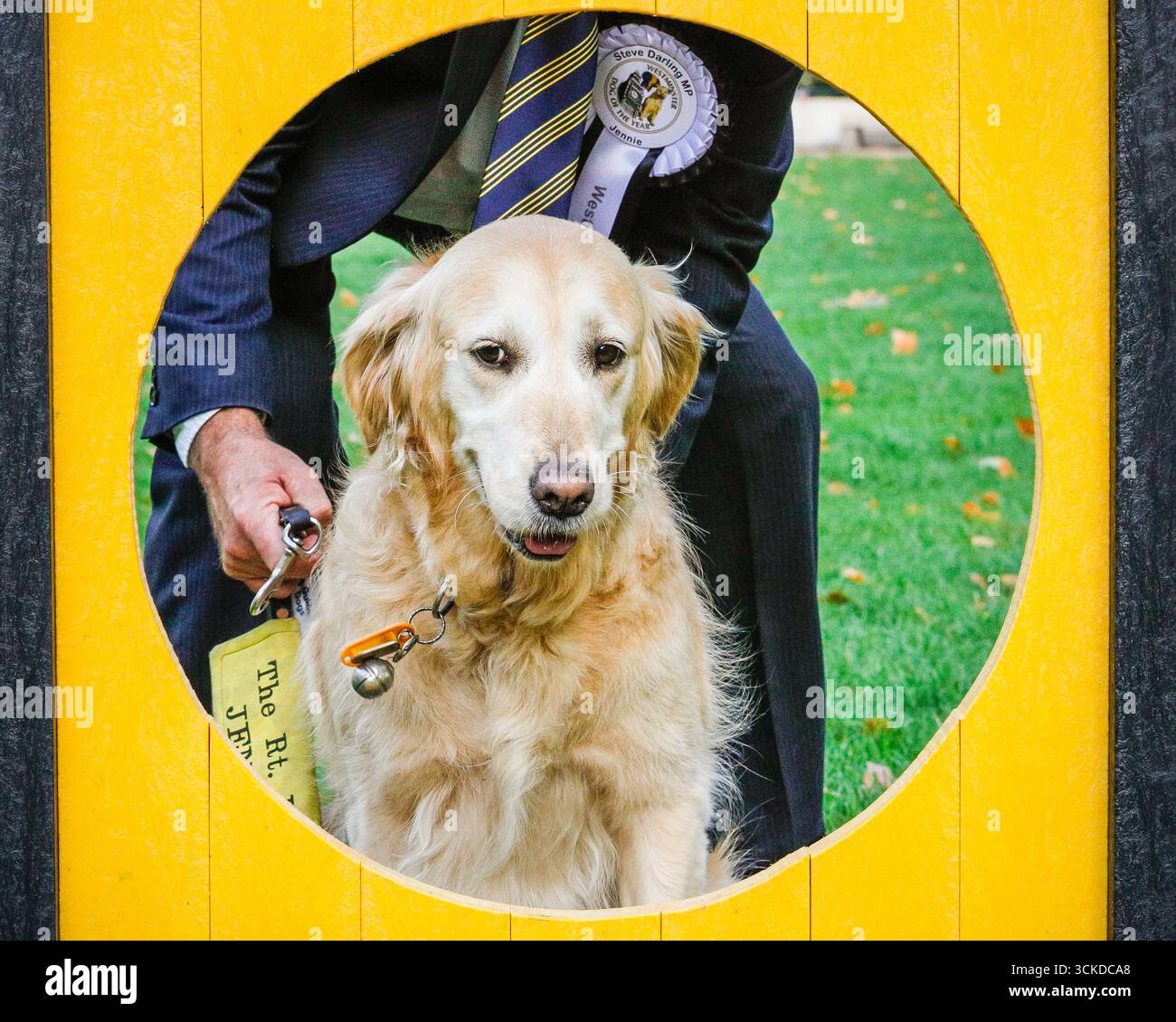 London, UK, 11th Sep 2025. Steve Darling's guide dog Jennie wins the ...