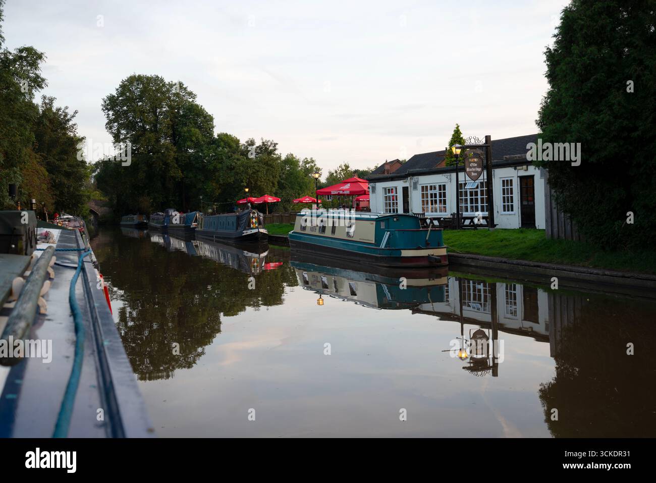 Looking after a narrowboat hi-res stock photography and images - Alamy