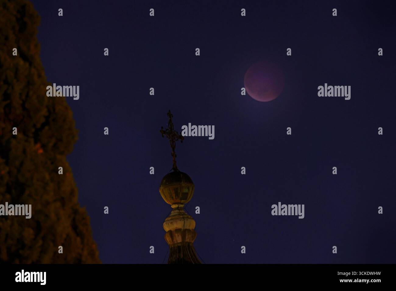 September Moon Rome **NO WEB AND NEWSPAPERS ONLY FOR ITALY** ROME MOON ECLIPSE IN PHOTOS ...