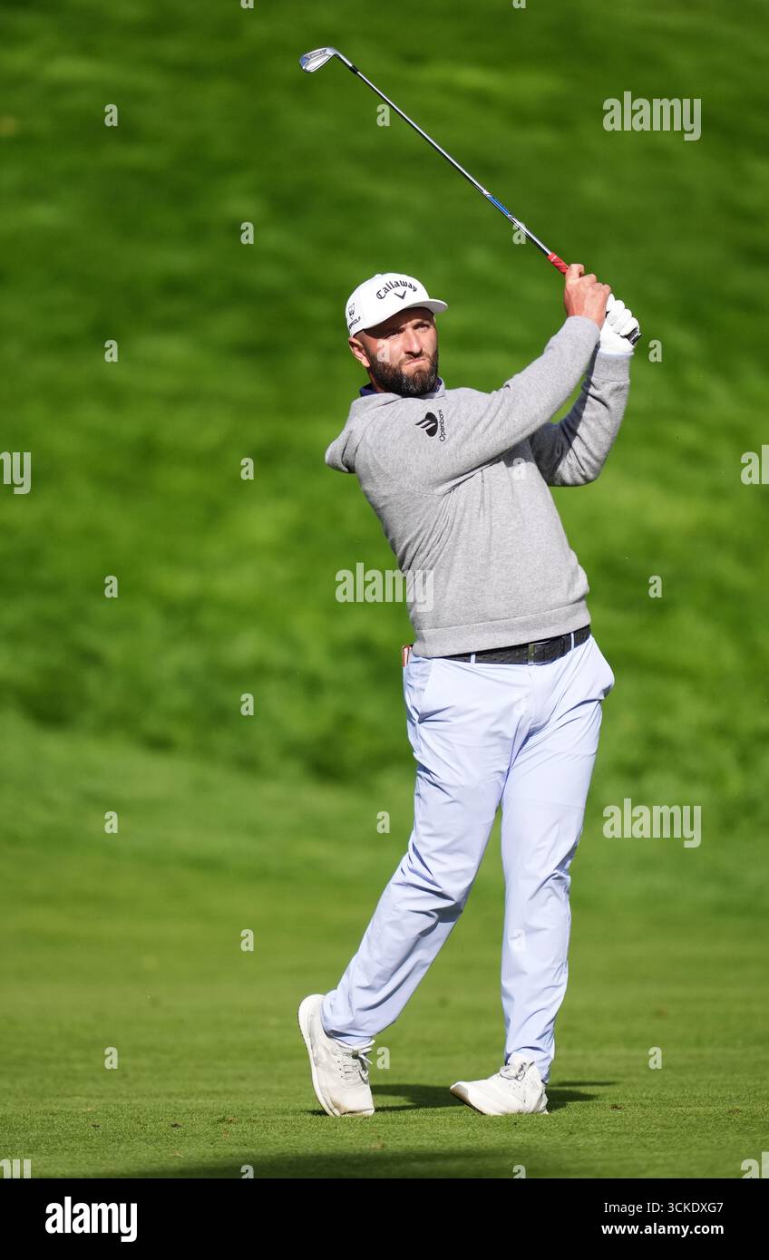Jon Rahm Struggles in London: Fighting to Make the Cut on Friday Jon Rahm Struggles in London: Fighting to Make the Cut on Friday