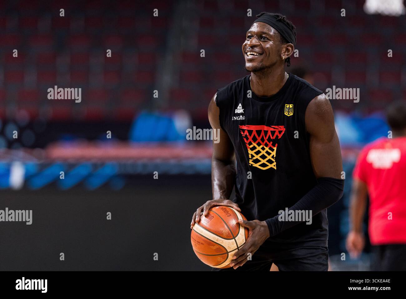 Isaac Bonga (Deutschland, 0) lachend am Ball FIBA EuroBasket 2025 ...