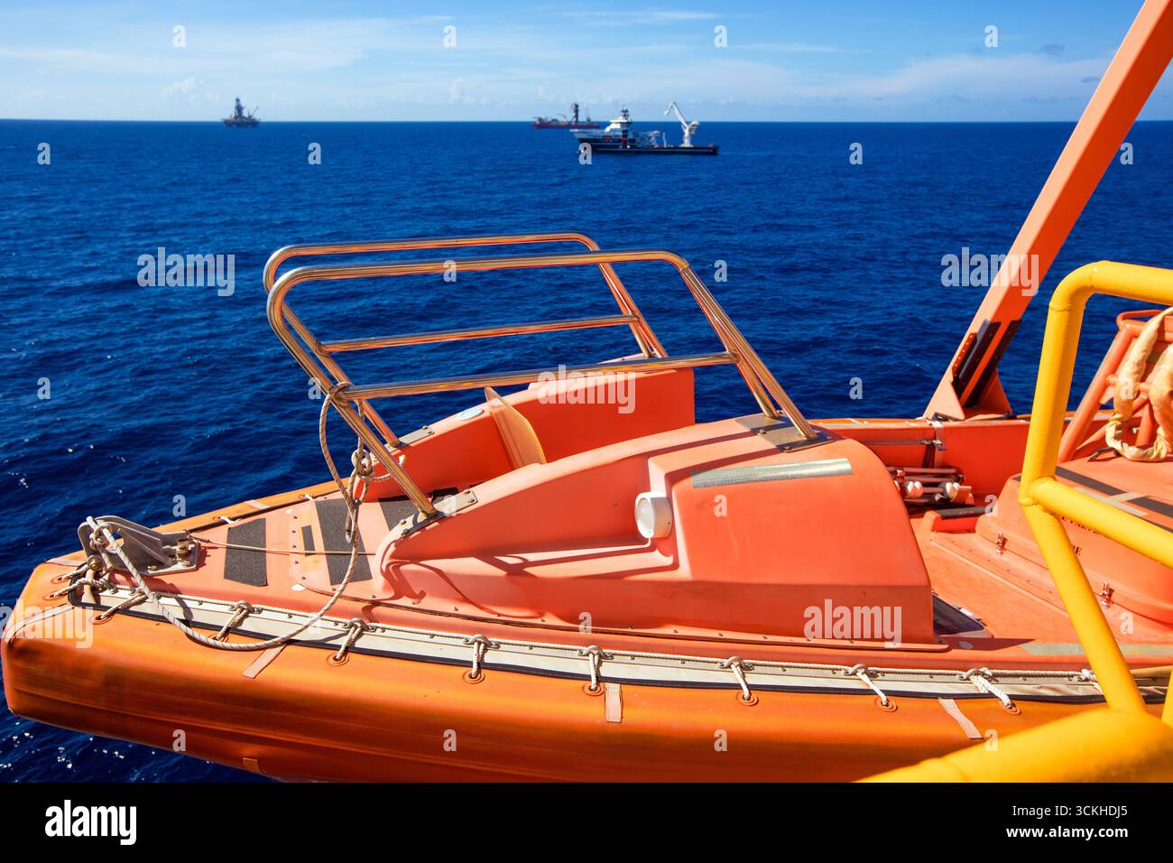 Rescue platform hi-res stock photography and images - Alamy
